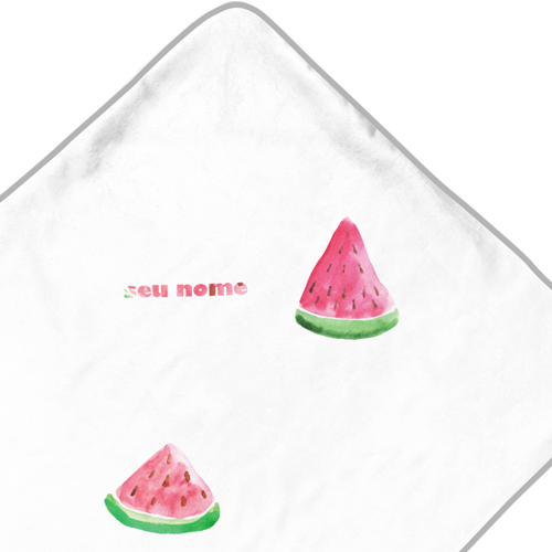 fruta melancia na toalha com capuz