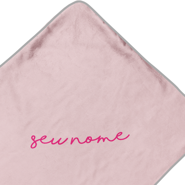 nome na toalha com capuz rosa boto
