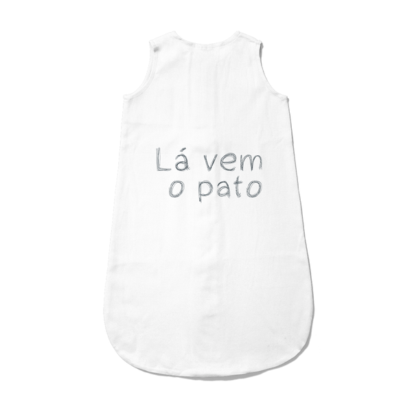 frase lá vem o pato no lençol de vestir